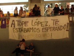 Pancarta que donava ànims al jugador local Danid López i a l’equip Castellbisbalenc